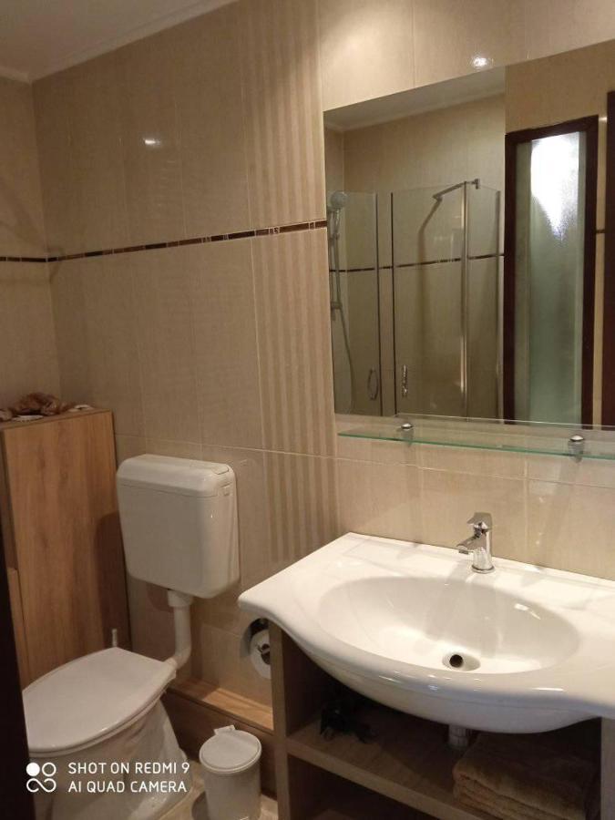 Besenyei Apartman Sarvar Bagian luar foto